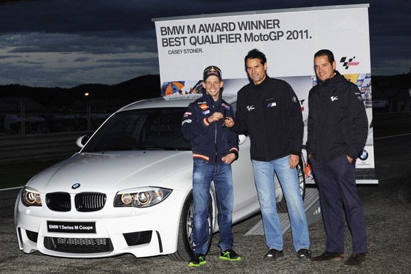 Stoner collects BMW Award as best qualifier in 2011