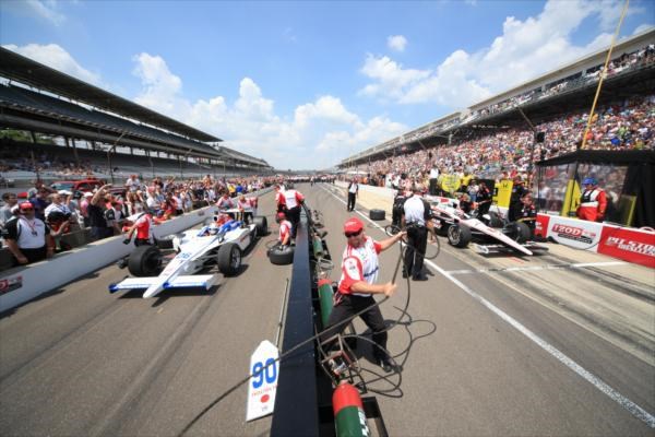 Castroneves, Penske Continue Dominance Of Pit Stop Challenge