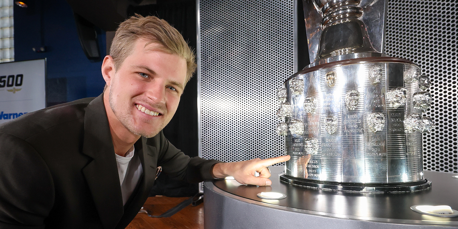 Indy 500 Winner Ericsson Unveils Image on Borg-Warner Trophy