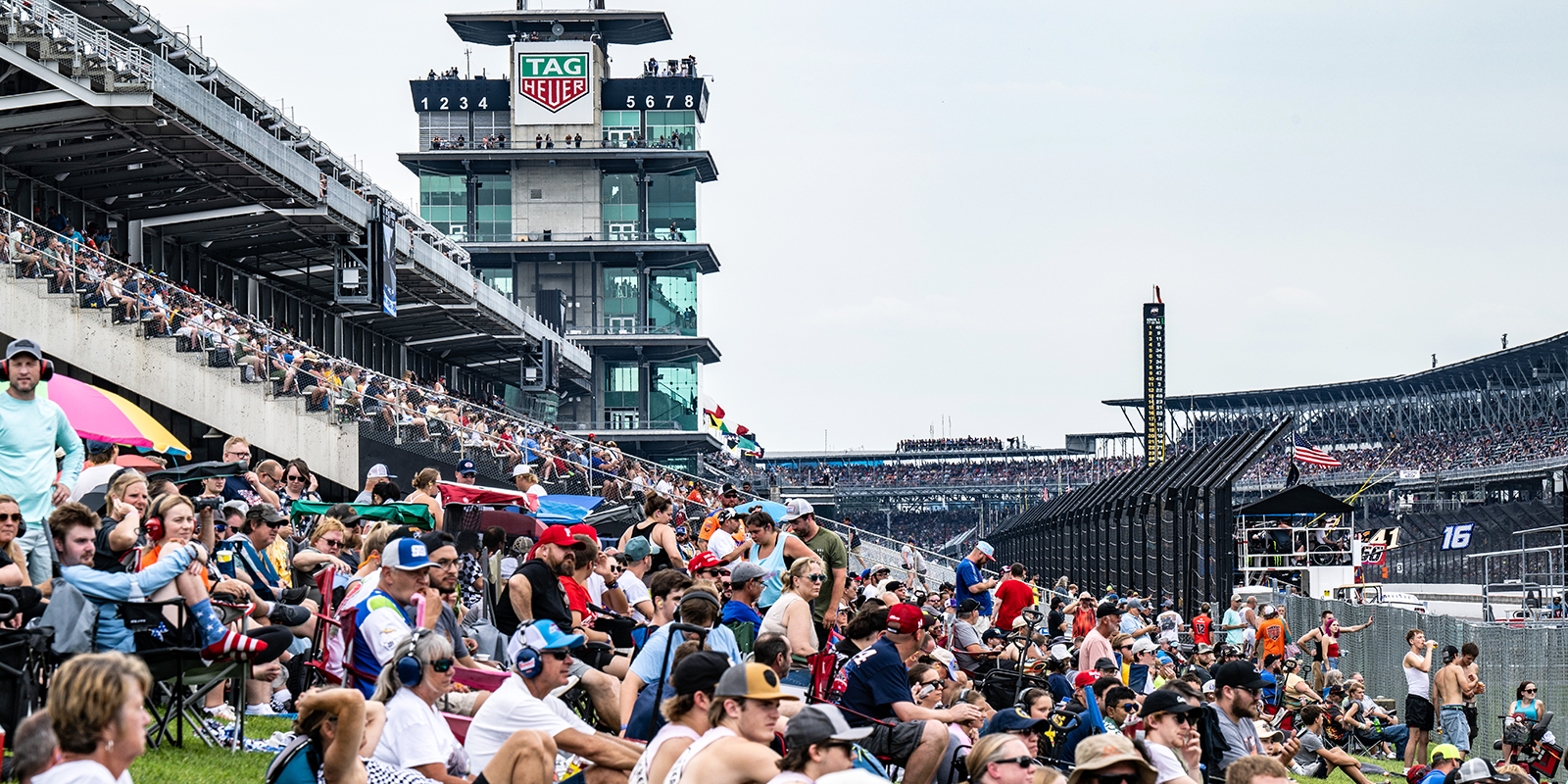 Brickyard 400 fans