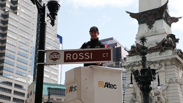 Alexander Rossi with the Rossi Ct sign