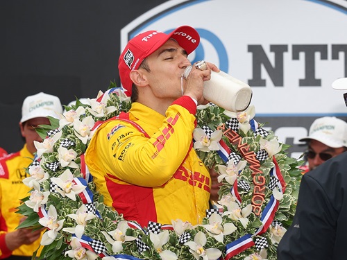 Alex Palou celebrates his victory