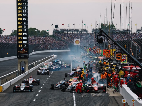 Cars peel off of pit lane at the Indianapolis 500