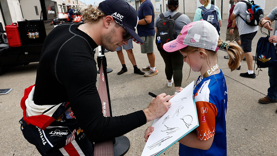 Santino Ferrucci Signs an autograph
